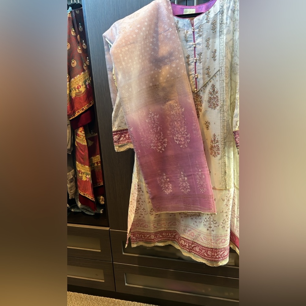 Farah Talib Aziz outfit